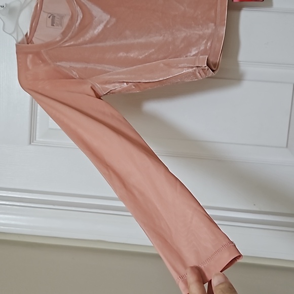 PUMA VELVETY CROP LONG SLEEVES TOP MESH SLEEVES XS - Picture 3 of 6